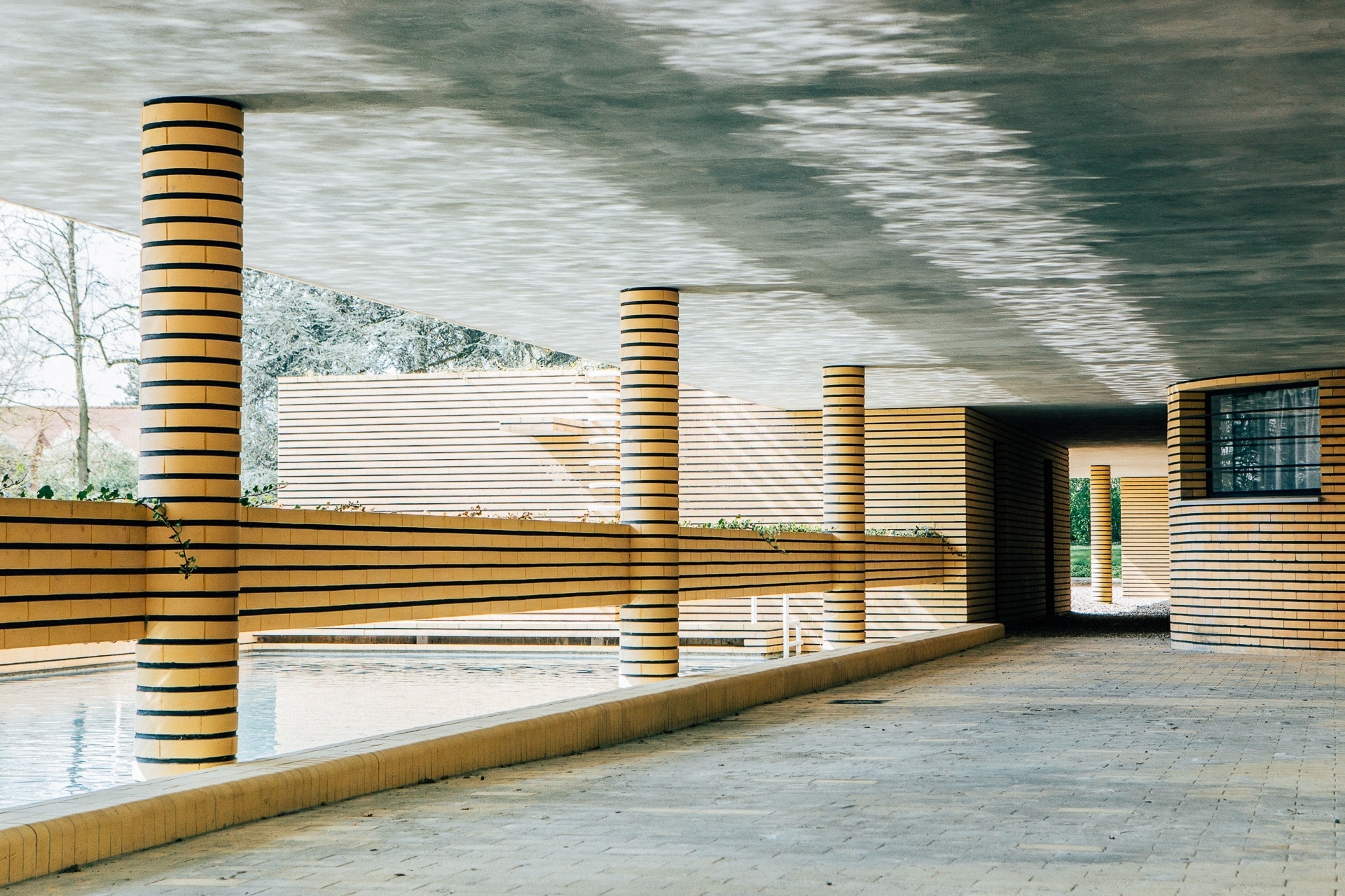 Reflets de la piscine - Villa Cavrois