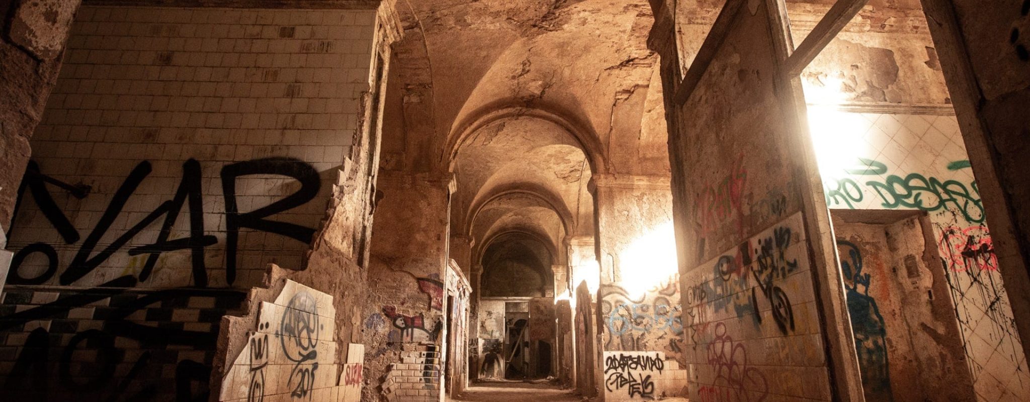 moustachesenvadrouille-sabine-kley-voyage-espagne-urbex-catalogne-montserrat-balneari-la-puda-banys-planta-baja