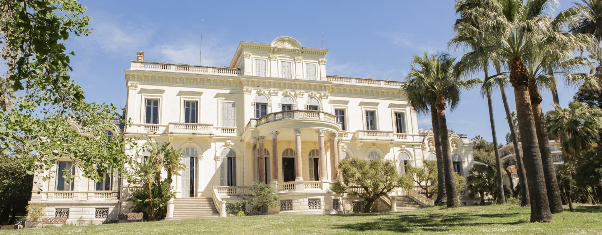 moustachesenvadrouille-sabinekley-france-cannes-mediatheque-villa-rotschild-facade