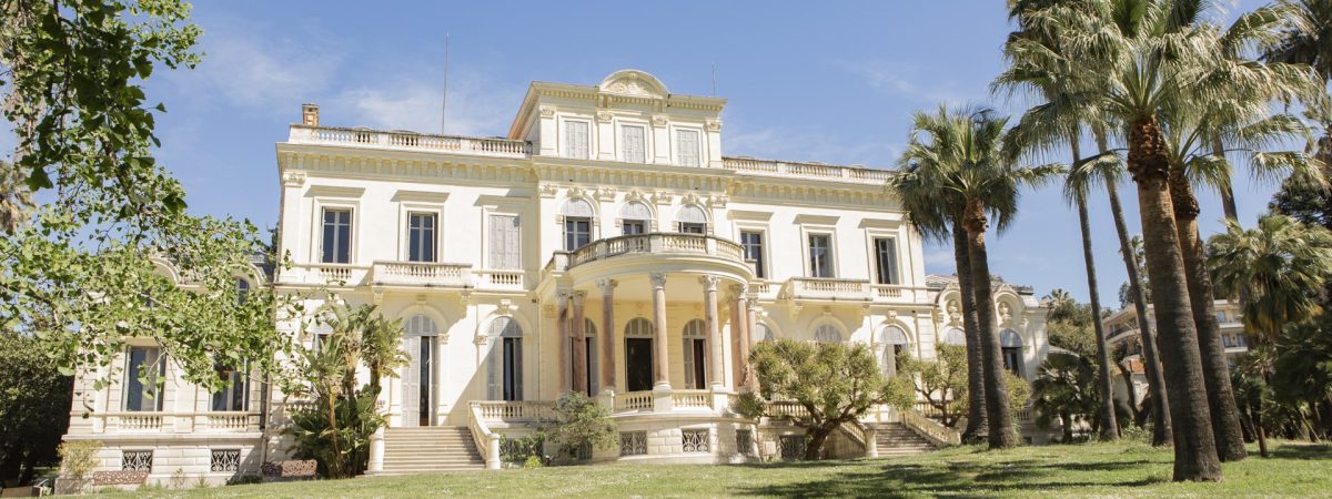 moustachesenvadrouille-sabinekley-france-cannes-mediatheque-villa-rotschild-facade