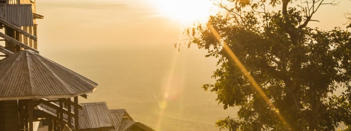 moustachesenvadrouille-sabinekley-voyage-birmanie-myanmar-popa-mount-sunset