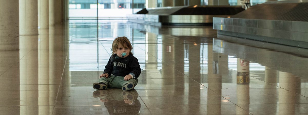 moustachesenvadrouille-sabinekley-voyage-conseil-bebe-aeroport-9-mois