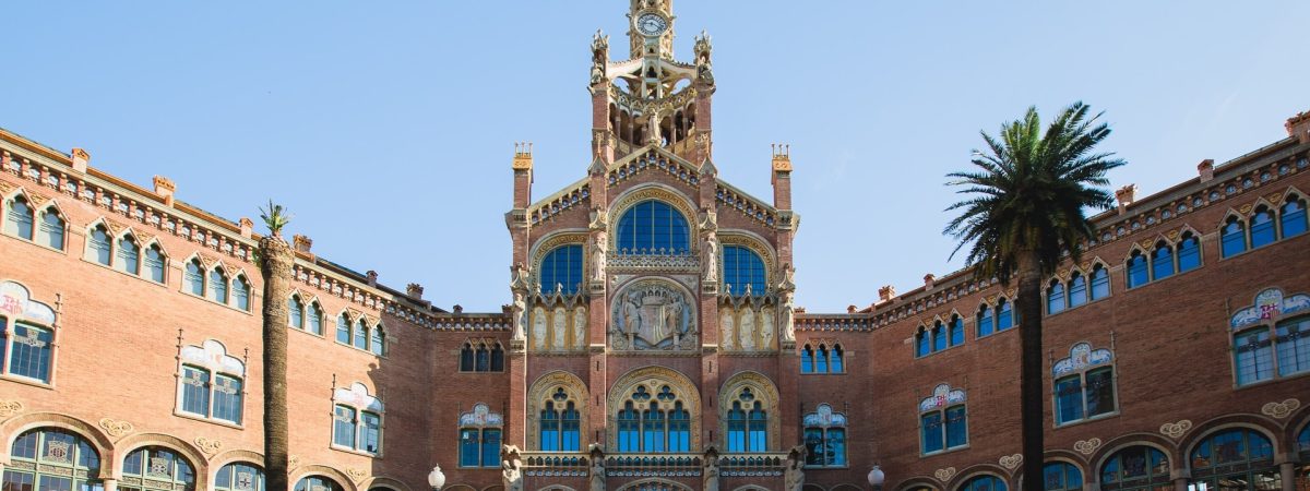 moustachesenvadrouille-sabinekley-voyage-espagne-barcelone-hospital-sant-pau-facade