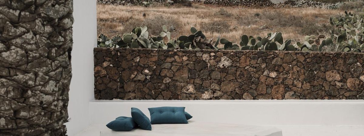 moustachesenvadrouille-sabinekley-voyage-espagne-canaries-lanzarote-hotel-flor-timanfaya-bed-exterieur