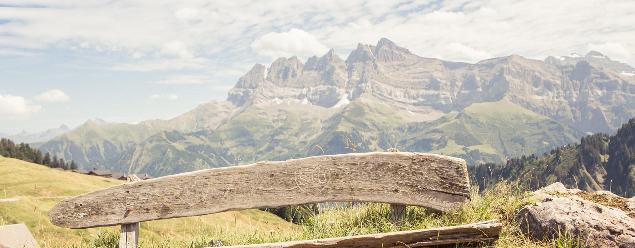 moustachesenvadrouille-sabinekley-voyage-suisse-valais-champery-dents-du-midi-banc