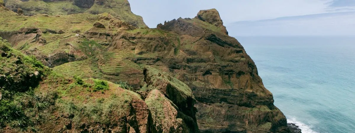sabinekley-moustachesenvadrouille-voyage-enceinte-afrique-cap-vert-santo-antao-ile-sauvage-randonnee-fontainhas-sentier-mer-montagne