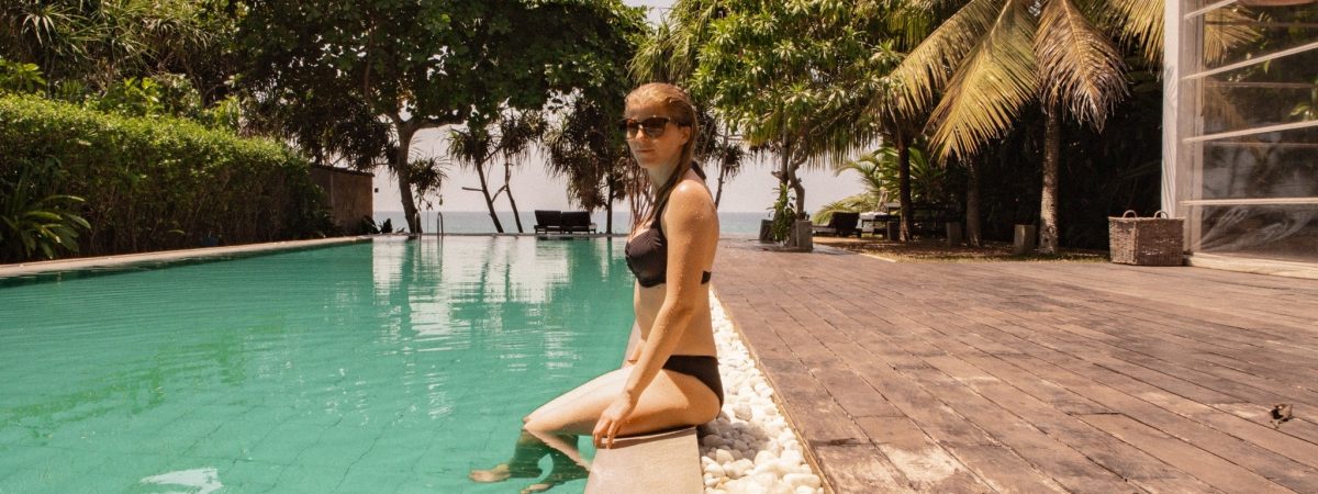 sabinekley-voyage-sri-lanka-hikkaduwa-roman-beach-hotel-piscine-sabine-entier