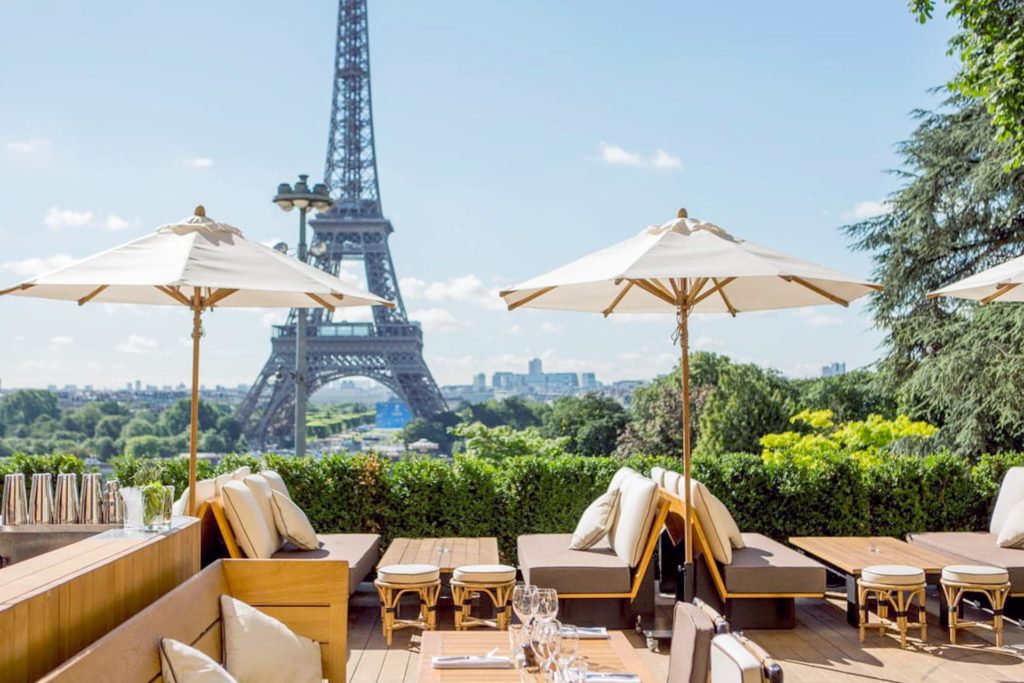 Terrasse du Café de l'Homme à Paris avec vue sur la Tour Eiffel