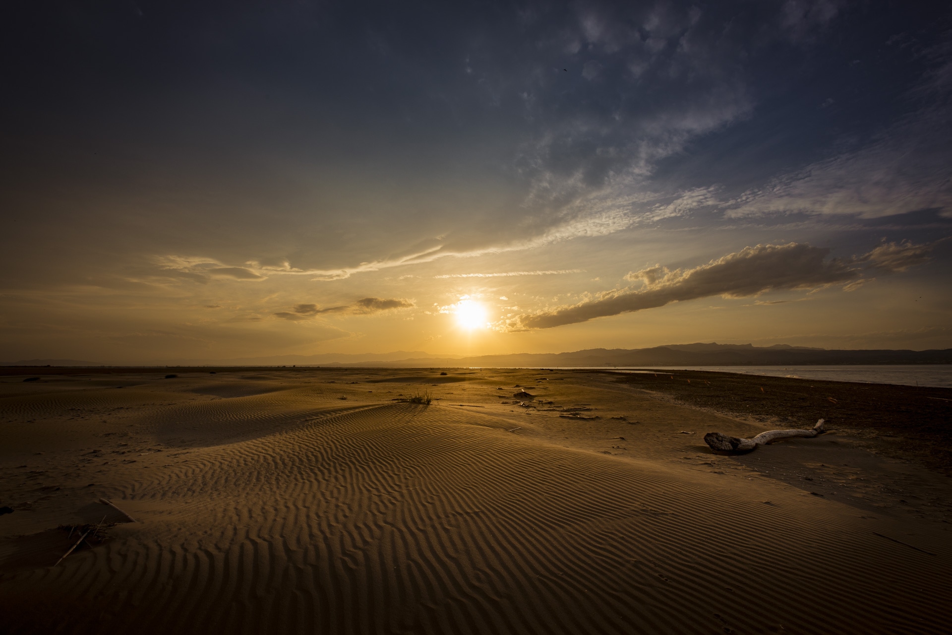 Coucher de soleil sur la plage au Delta de l'Èbre