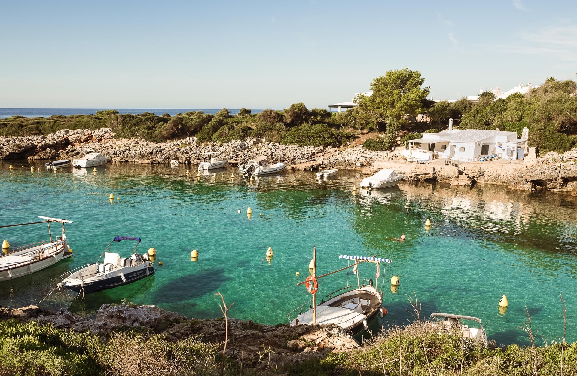 La cala Binisafua et sa jolie maison blanche