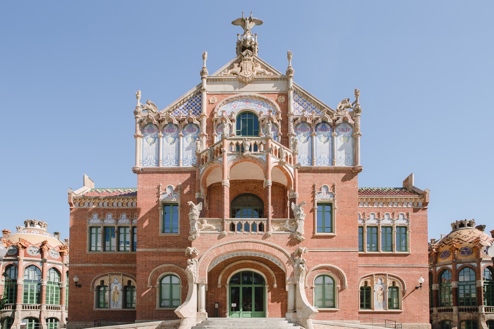 Façade du pavillon des Opérations de L'hospital Sant Pau à Barcelone