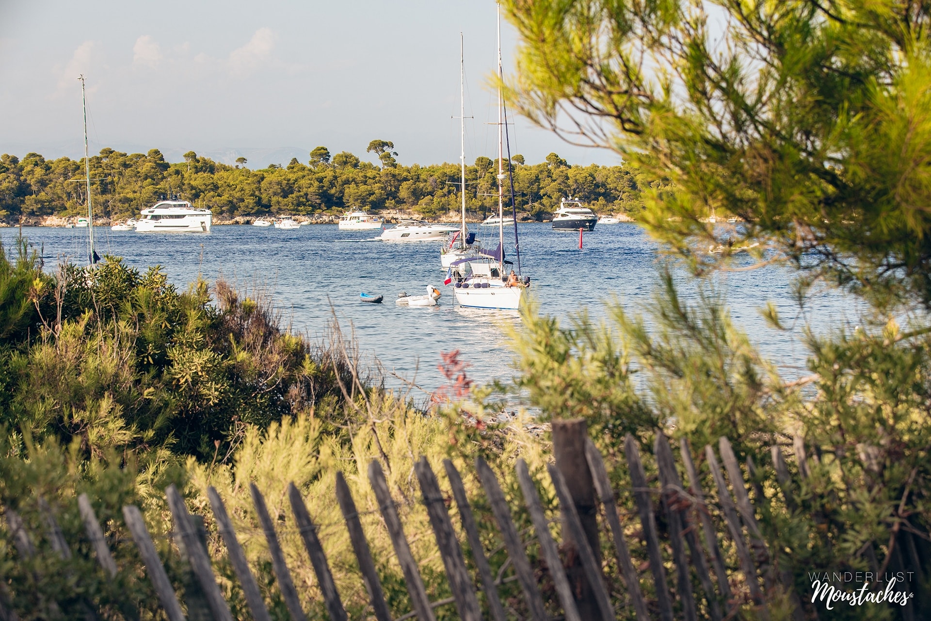 Entre les l'île Sainte-Marguerite et l'île Saint-Honorat à Cannes