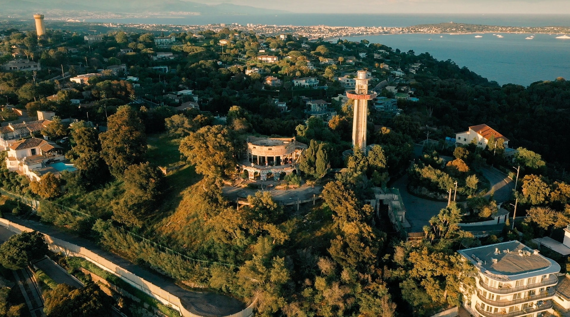 Observatoire de Cannes et Cap D'antibes vu du ciel