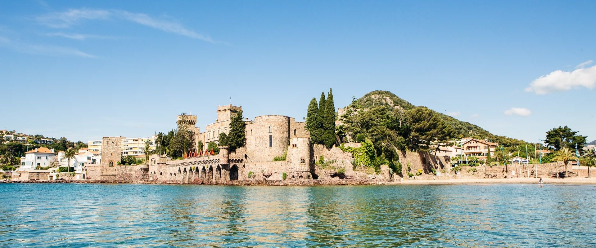 Once upon a time : le Château de la Napoule – Les moustaches en vadrouille