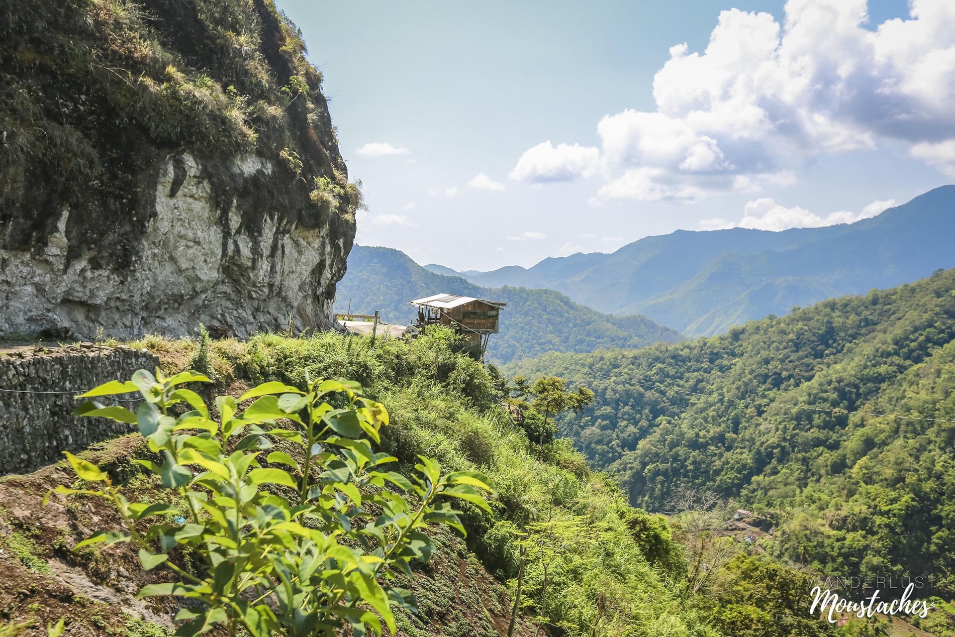 La maison perchée sur la route entre Banaue et Batad aux Philippines