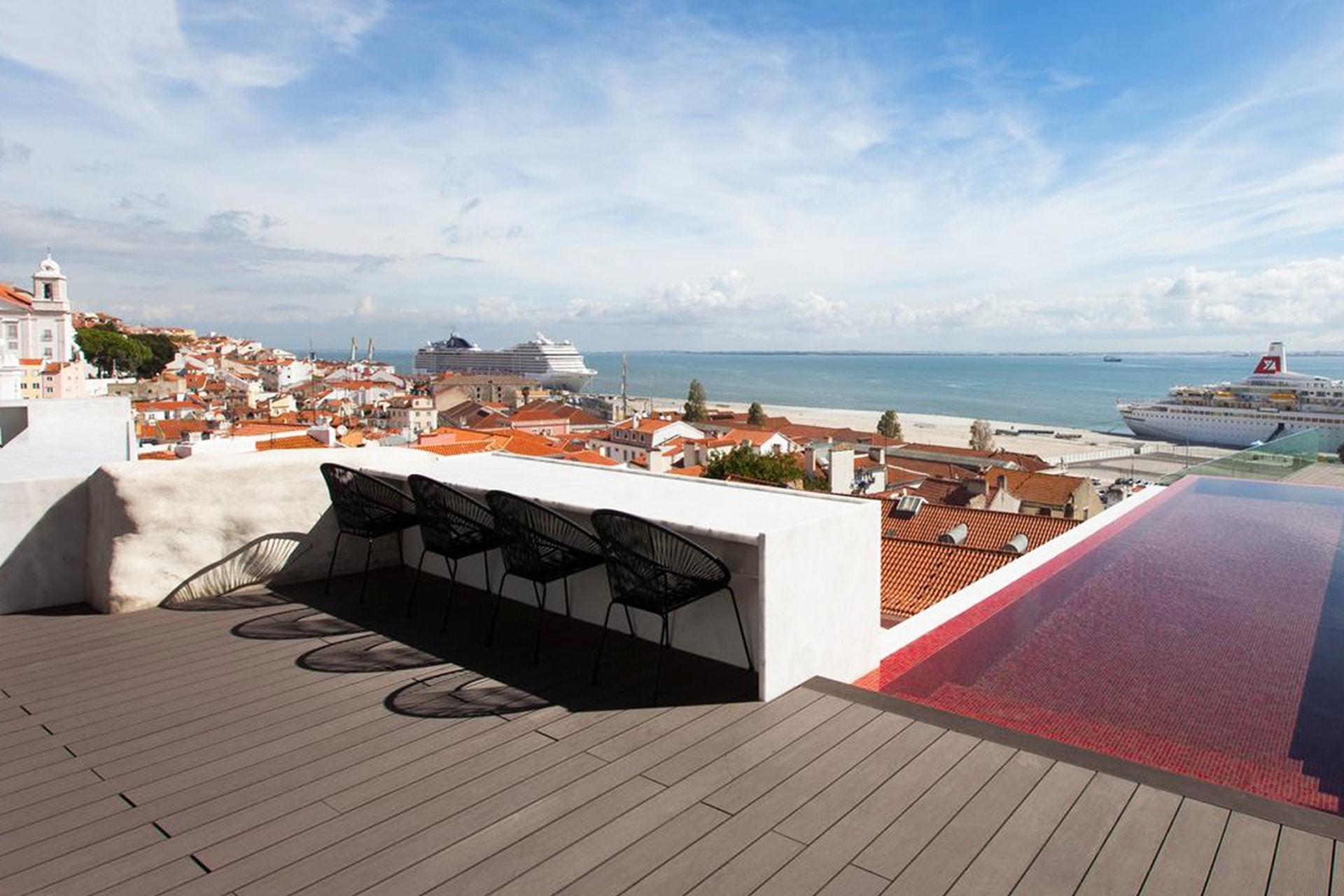 Vue de la piscine du Memo Hotel à Lisbonne au Portugal