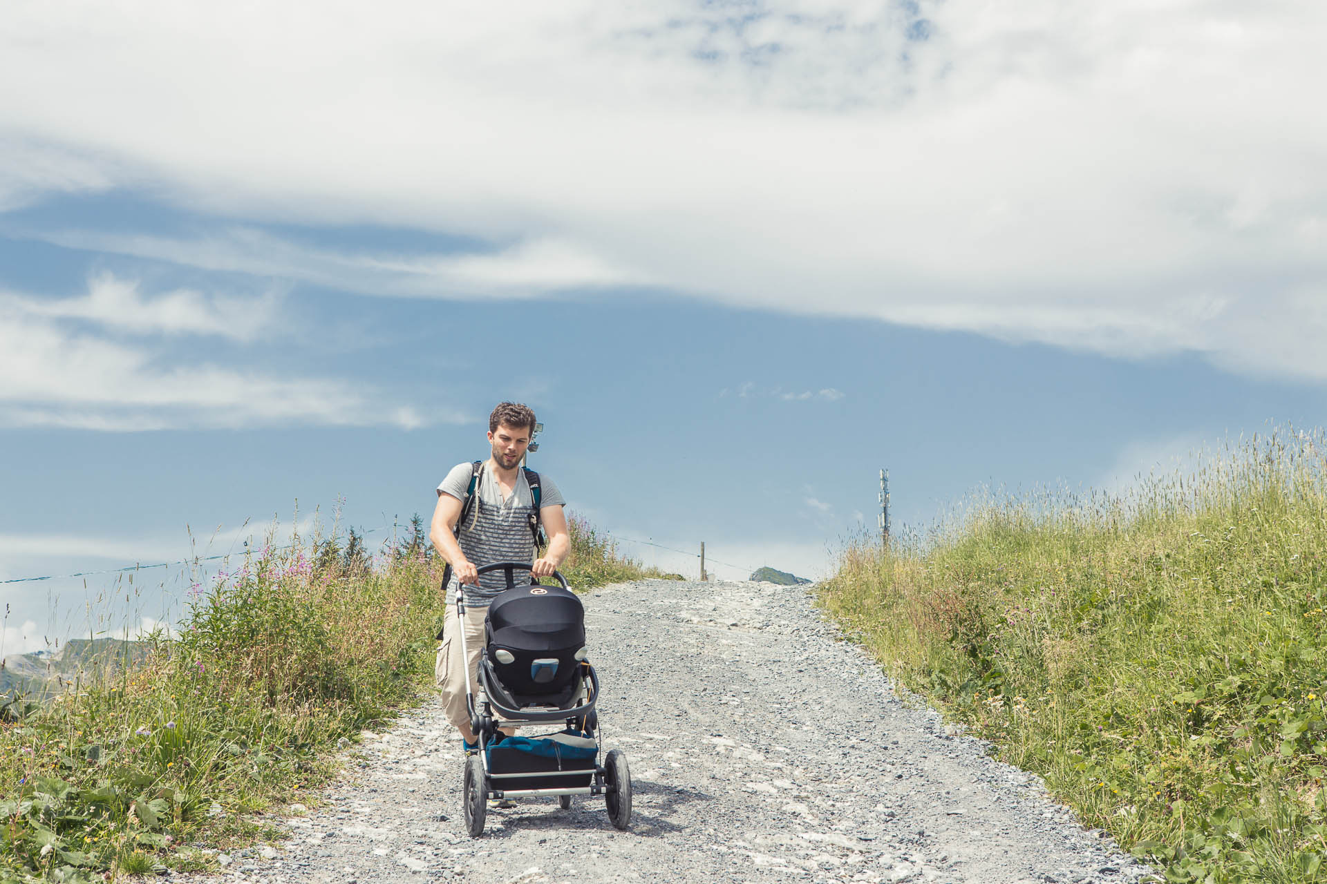 Soren dans son siège auto Cybex Cloud Q à Champéry