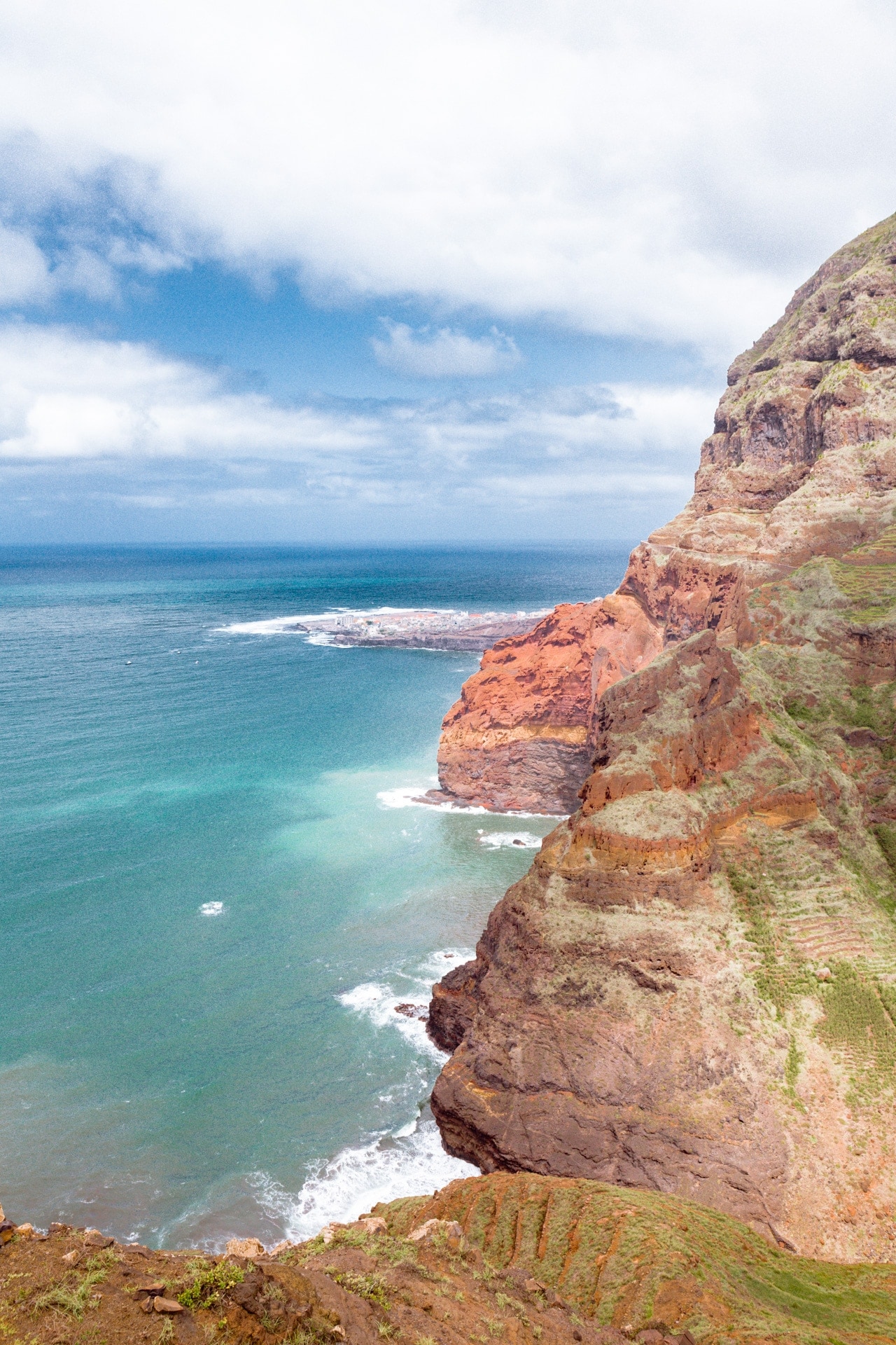 Vue de Ponta do Sol depuis le chemin de randonnée à Santo Antão, au Cap-Vert